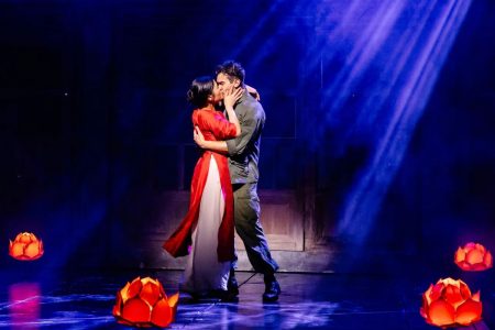 Julianne Pundan (Kim), Jack Kane (Chris) in Miss Saigon, Credit: Danny Kaan