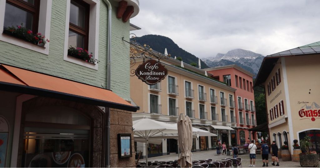 Cafe Konditorei Bistro and Mountain Views in Berchtesgaden