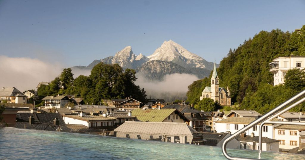Outdoor Infinity Pool - Hotel Edelweiss Berchtesgaden