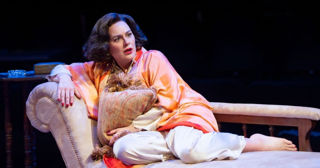 Jill Halfpenny (Amanda) - Private Lives at Royal Exchange Theatre - Credit - Johan Persson