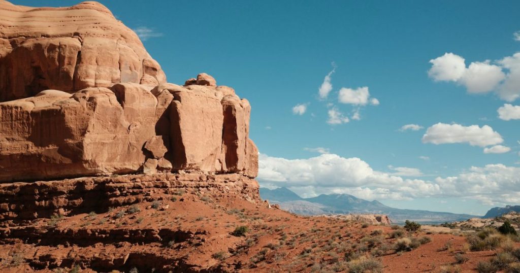 Lesser-Known Desert Locations in the United States Offering Dramatic Scenery and Stunning Night Skies (1)