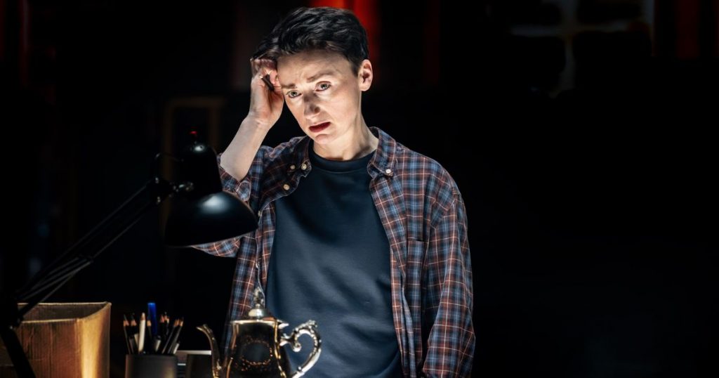 Jodie McNee (Alison Bechdel) - Royal Exchange Theatre - Credit - Johan Persson